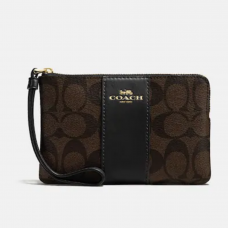 Coach Corner Zip Wristlet сумочка на запястье, коричневая с черным